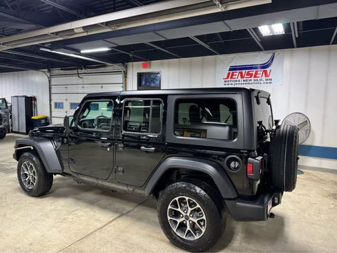 Used 2024 Jeep Wrangler Sport S image 6