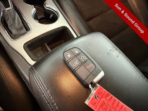 Used 2021 Jeep Grand Cherokee Laredo X image 27