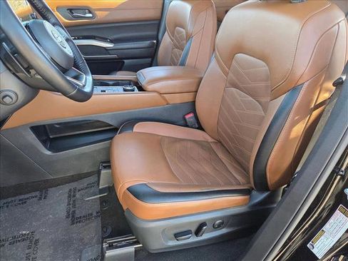 Used 2024 Nissan Pathfinder Platinum w/ Cargo Package image 19