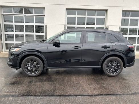 Certified 2025 Honda HR-V Sport image 3