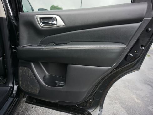 Used 2020 Nissan Pathfinder SV w/ Cargo Package FWD image 11