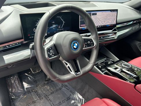 Certified 2026 BMW i5 eDrive40 w/ Executive Package AWD/4WD image 4