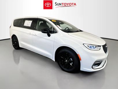 Used 2024 Chrysler Pacifica Touring