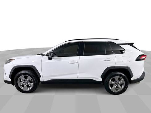 Used 2022 Toyota RAV4 LE AWD/4WD image 5