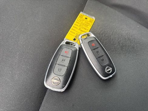 Used 2023 Nissan Rogue S image 31