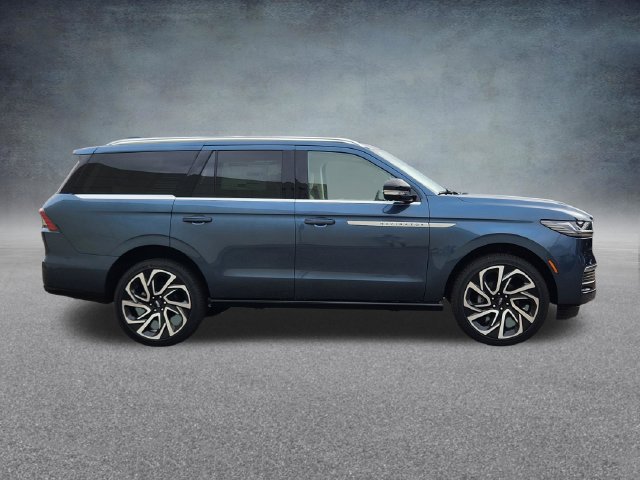 New 2027 Lincoln Navigator Reserve AWD/4WD image 8