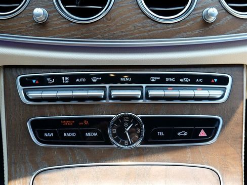 Used 2019 Mercedes-Benz E 300 4MATIC w/ Parking Assistance Package image 19