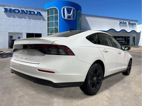 New 2025 Honda Accord SE image 5