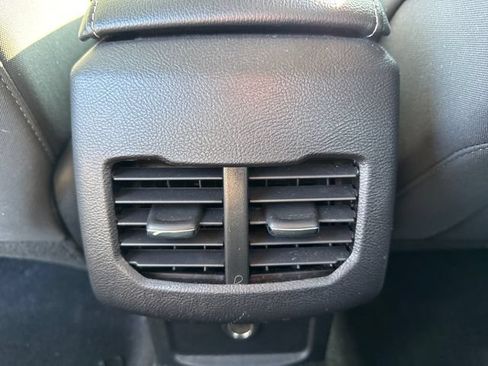 Used 2019 Ford Fusion SE FWD image 22