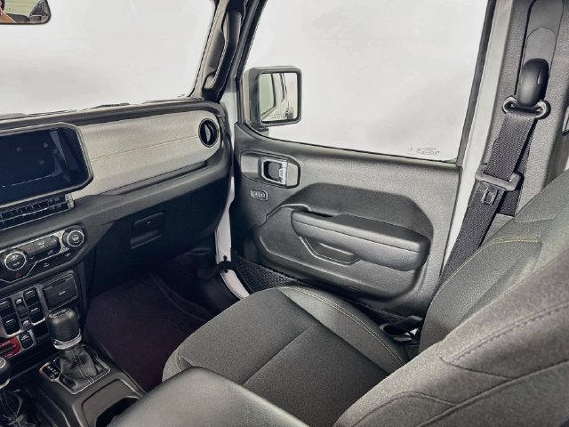 Used 2024 Jeep Wrangler Unlimited AWD/4WD image 27