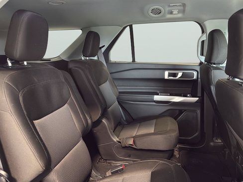Certified 2024 Ford Explorer XLT RWD image 16