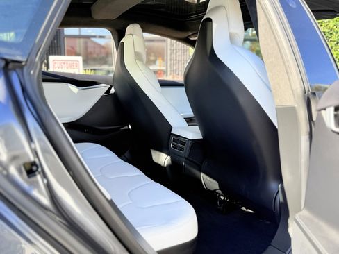 Used 2017 Tesla Model S 90D image 38