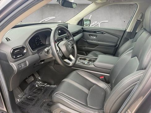 Used 2025 Honda Pilot EX-L image 19