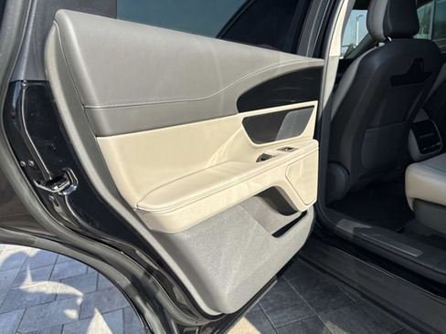 Certified 2025 Lincoln Nautilus Premier image 17