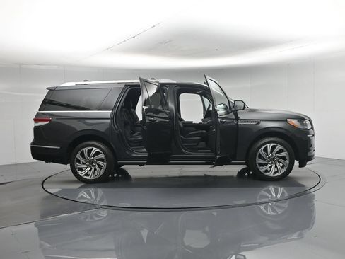 Used 2023 Lincoln Navigator L Reserve AWD/4WD image 4