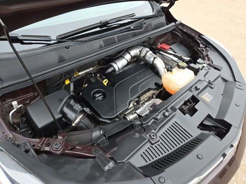 Used 2022 Chevrolet Trax LT w/ LT Convenience Package image 11