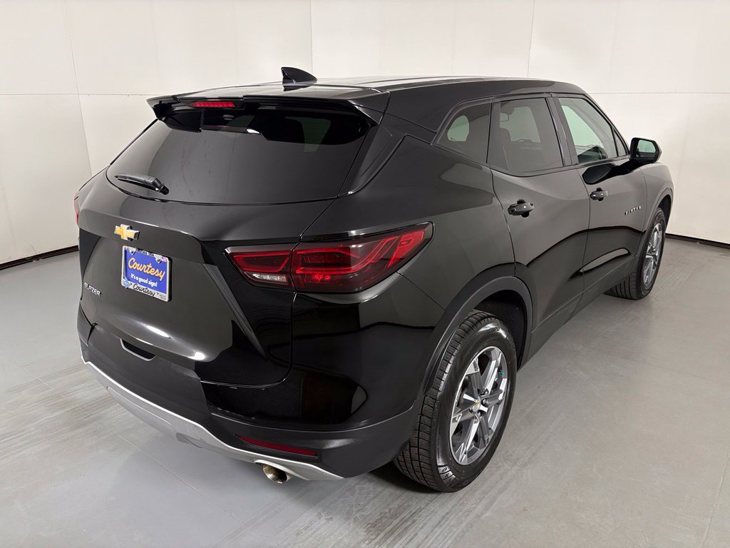 Used 2025 Chevrolet Blazer LT FWD image 8