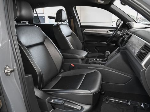 Used 2020 Volkswagen Atlas Cross Sport SE FWD image 36
