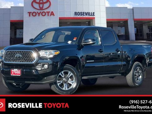 Used 2018 Toyota Tacoma TRD Sport image 1