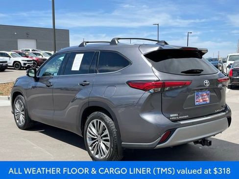 Used 2021 Toyota Highlander Platinum AWD/4WD image 3