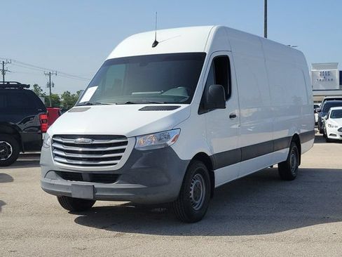 Used 2021 Freightliner Sprinter 2500 RWD image 3