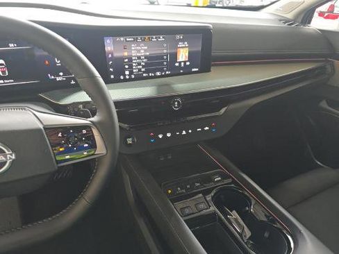 Used 2025 Nissan Murano SL image 10