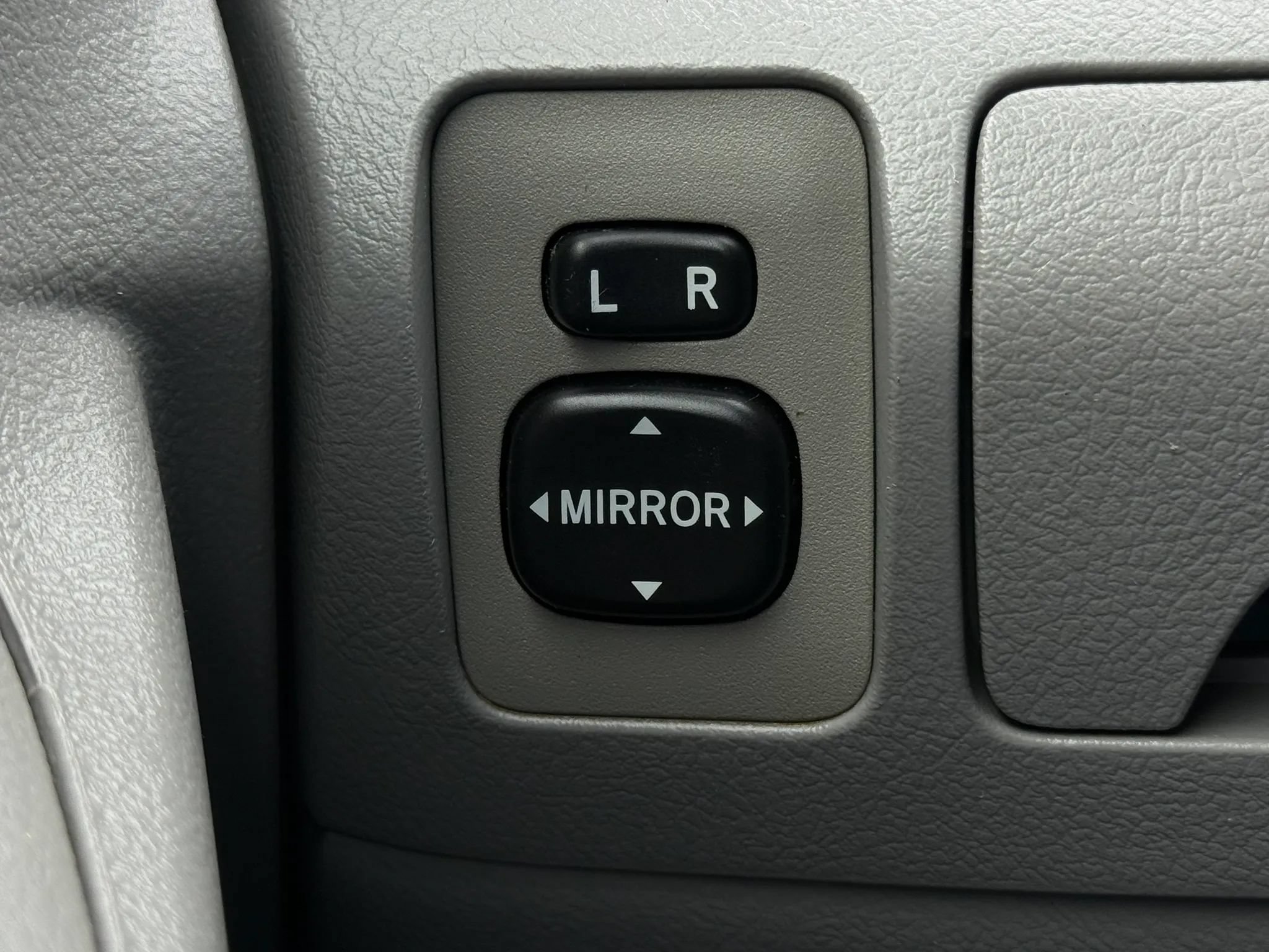Used 2010 Toyota Camry LE FWD image 14