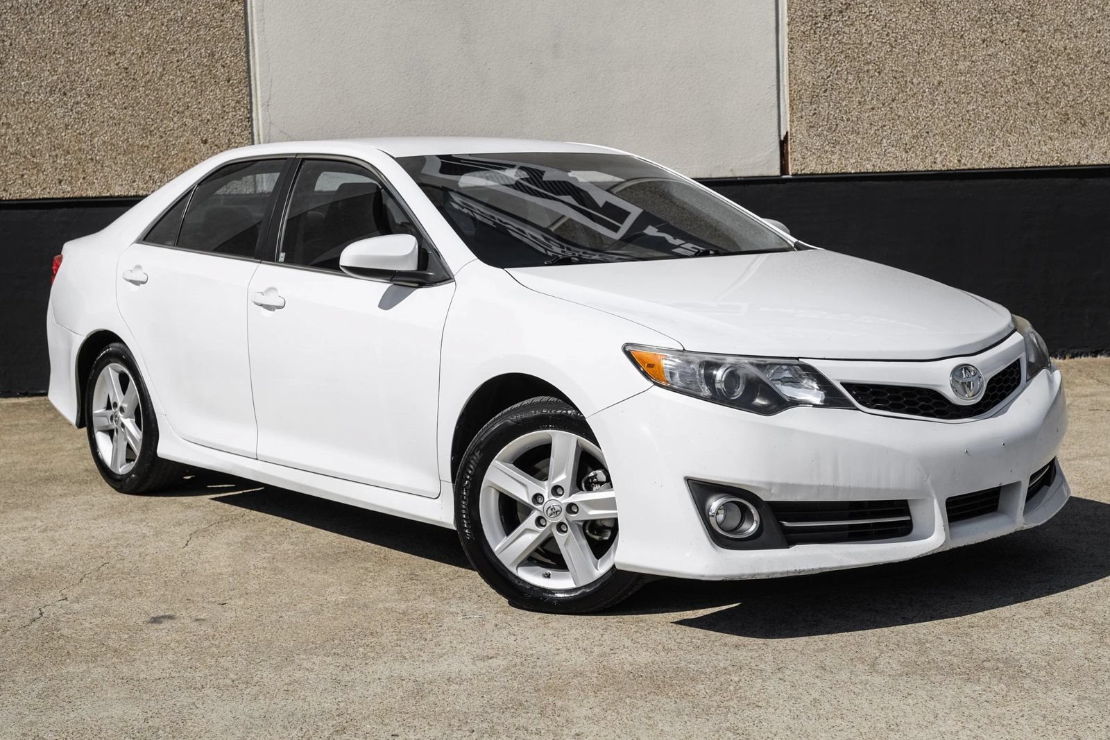 Used 2014 Toyota Camry SE FWD image 5