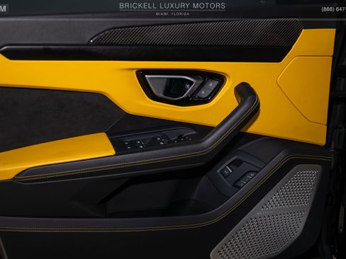 Used 2022 Lamborghini Urus AWD/4WD image 15