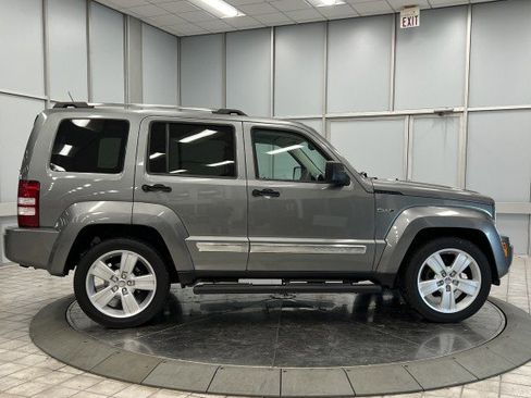 Used 2012 Jeep Liberty Limited Jet w/ Comfort/Convenience Group image 8