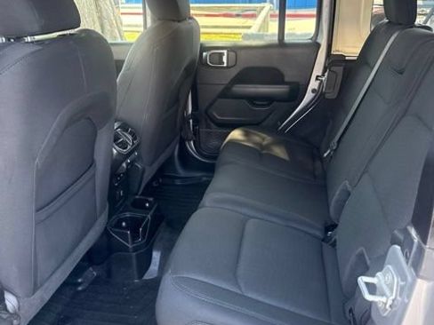 Used 2020 Jeep Wrangler Unlimited Sahara AWD/4WD image 9