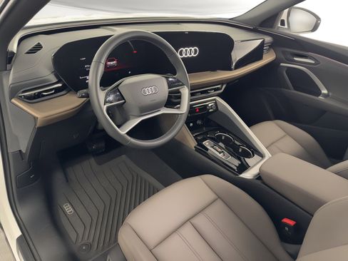 Used 2025 Audi Q5 Premium w/ Convenience Package AWD/4WD image 4