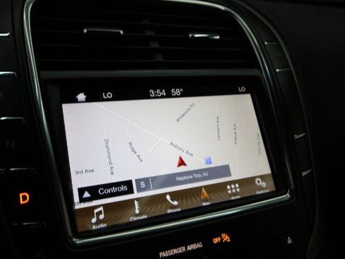 Used 2019 Lincoln Nautilus Reserve image 20