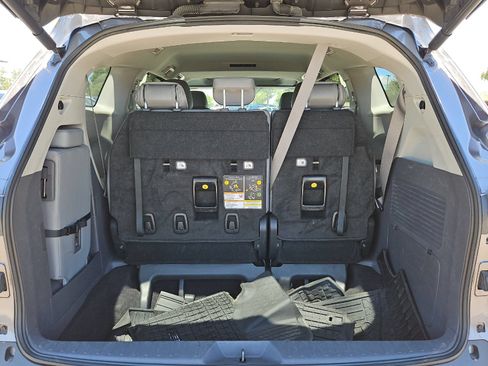 Used 2023 Toyota Sienna XLE FWD image 15