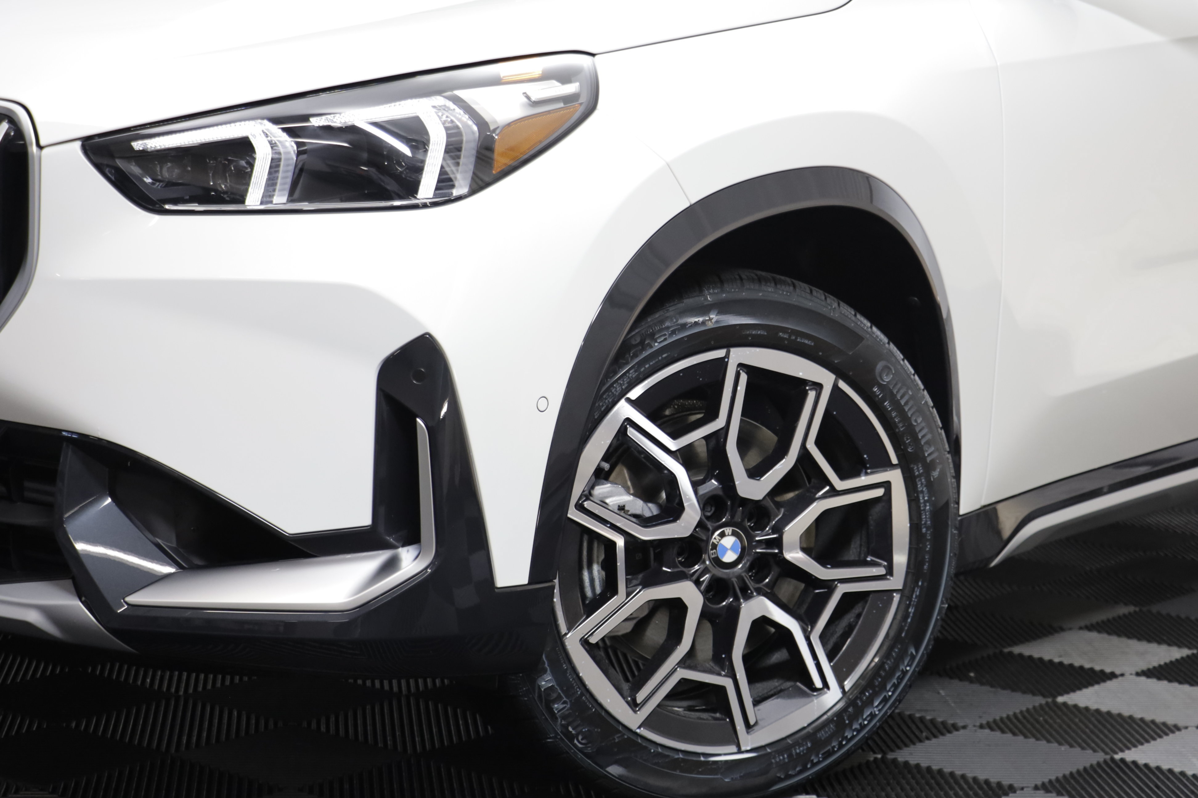 New 2026 BMW X1 xDrive28i w/ Convenience Package AWD/4WD image 4
