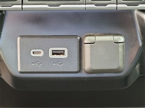 Used 2020 Chevrolet Silverado 2500 LT w/ Z71 Off-Road Package image 15