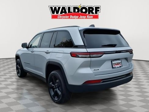 New 2025 Jeep Grand Cherokee 4WD image 5