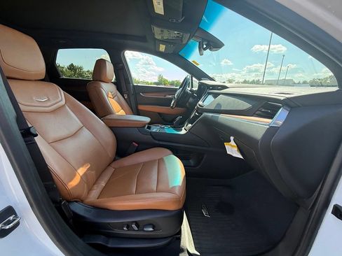 Certified 2024 Cadillac XT5 Premium Luxury w/ LPO, Floor Liner Package AWD/4WD image 34
