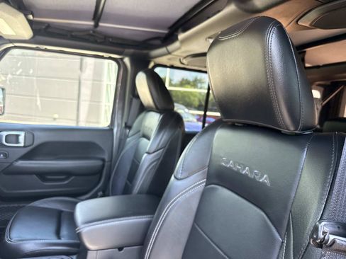 Used 2018 Jeep Wrangler Unlimited Sahara AWD/4WD image 20