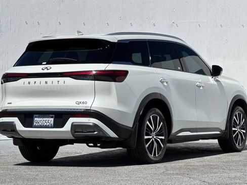 Used 2023 INFINITI QX60 Sensory w/ Vision Package AWD/4WD image 3