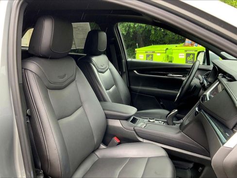 Certified 2025 Cadillac XT5 Premium Luxury w/ Technology Package AWD/4WD image 7