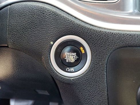 Used 2019 Dodge Charger SXT image 23