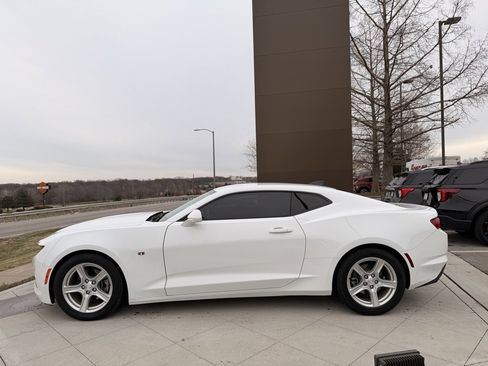 Used 2019 Chevrolet Camaro LT image 5