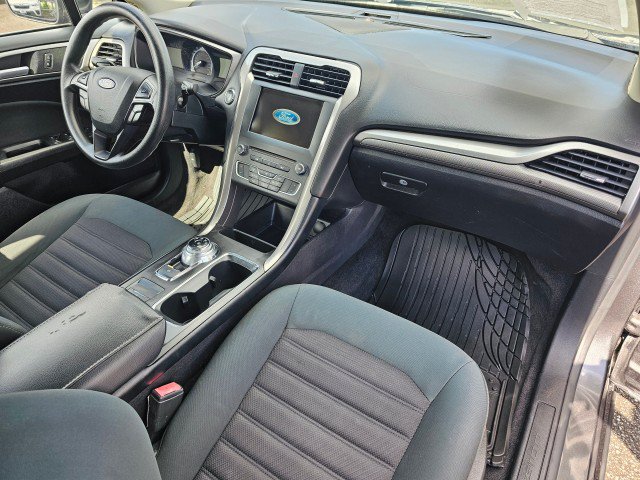 Used 2018 Ford Fusion SE w/ Fusion SE Technology Package FWD image 11