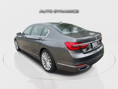 Used 2018 BMW 740i image 4