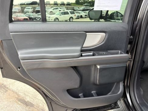 Used 2025 Ford Expedition Active AWD/4WD image 27