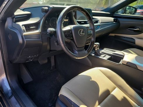 Used 2021 Lexus ES 300h w/ Premium Package image 17