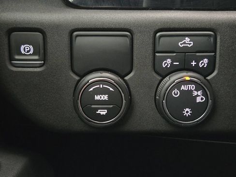 Used 2024 Chevrolet Silverado 1500 LT RWD image 23