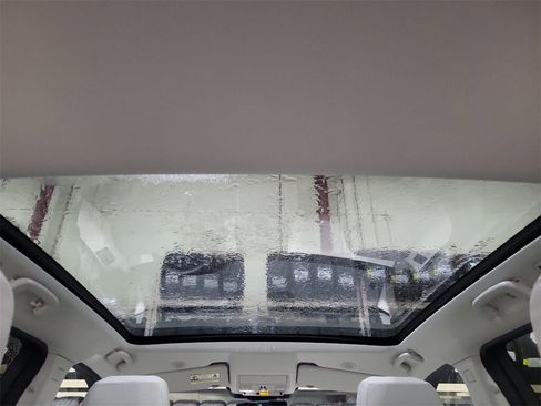 New 2024 Land Rover Discovery Sport S image 28