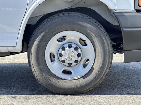 New 2026 Chevrolet Express 2500 w/ Driver Convenience Package image 30